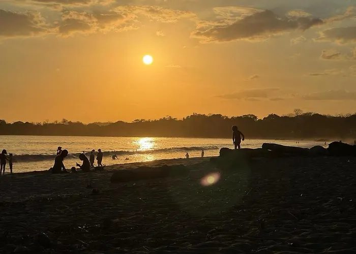 Сasa de vacaciones Casa Jurassic Amazing 10 Min Walk To The *